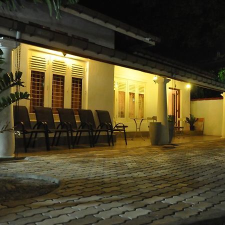 Dions Guest House Negombo Extérieur photo