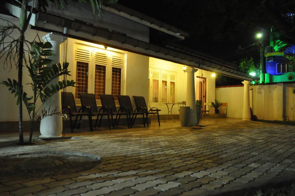 Dions Guest House Negombo Extérieur photo