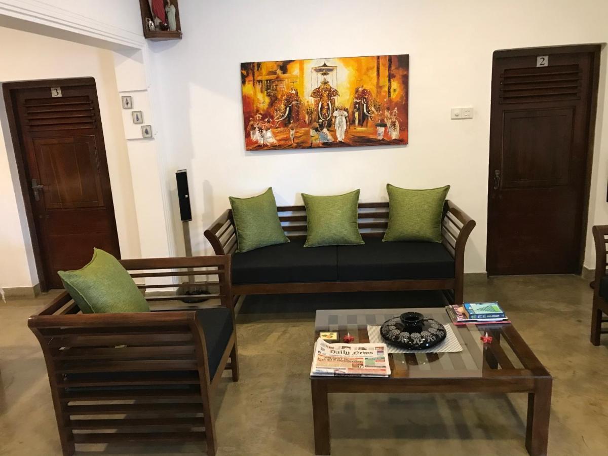 Dions Guest House Negombo Extérieur photo