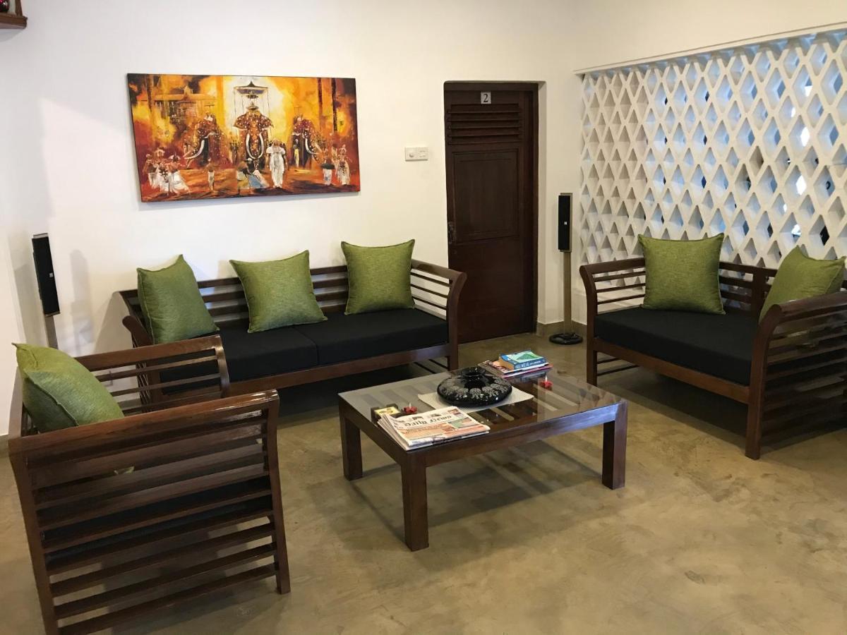 Dions Guest House Negombo Extérieur photo
